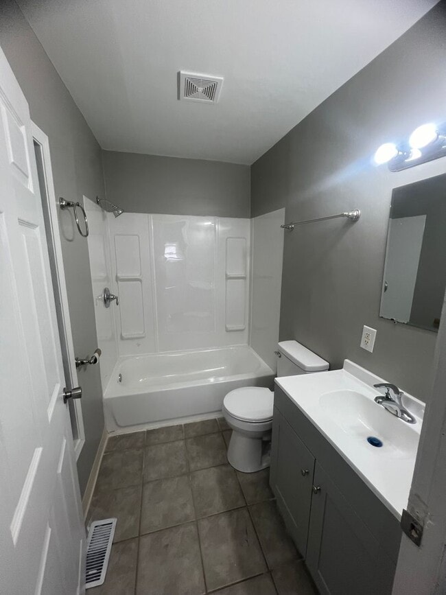 Building Photo - 2531 Howey Rd