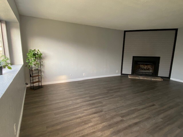 Building Photo - 20240 Park Rd