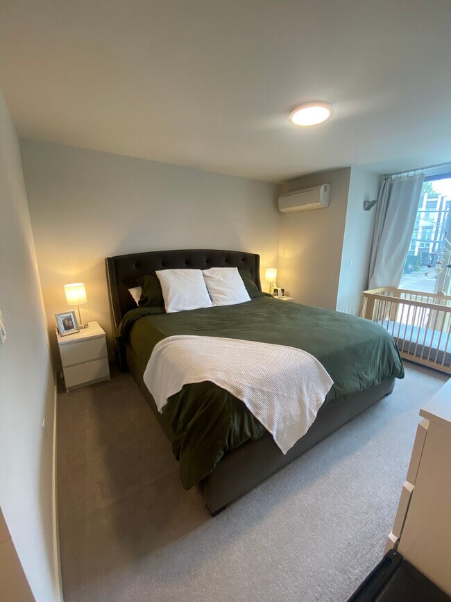 Master bedroom - 207 16th Ave