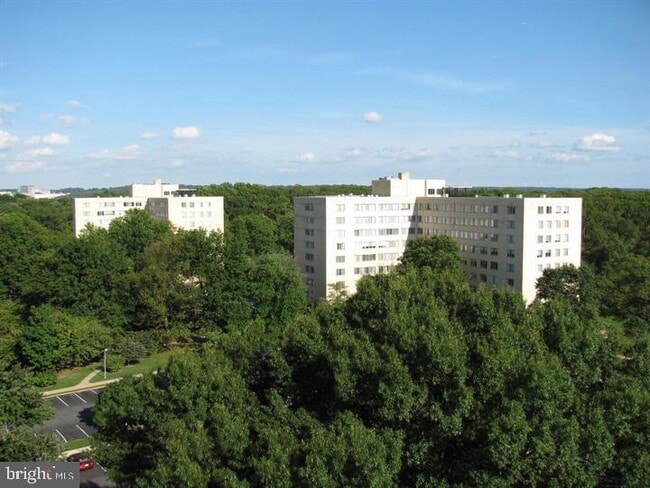 Building Photo - 6621 Wakefield Dr