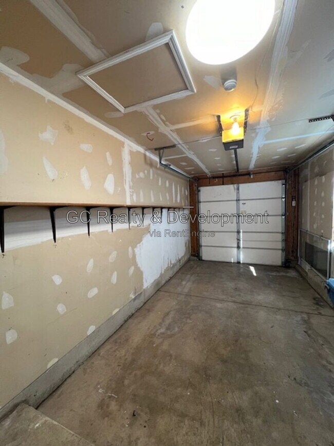 Building Photo - 159 Shorewood Dr