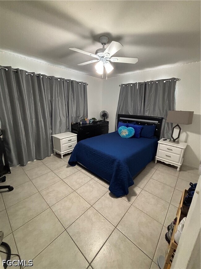 Building Photo - 536 SE 6th Pl