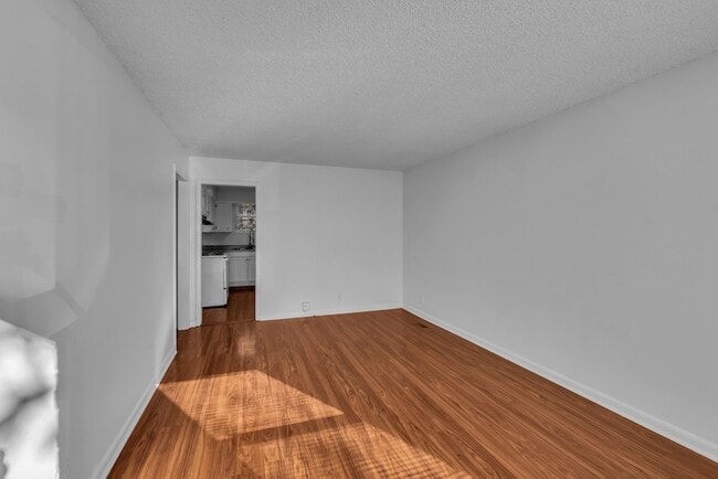 Building Photo - 3232 Hinkle Dr