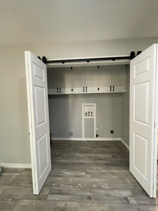 Building Photo - 106 Oak Hills Dr