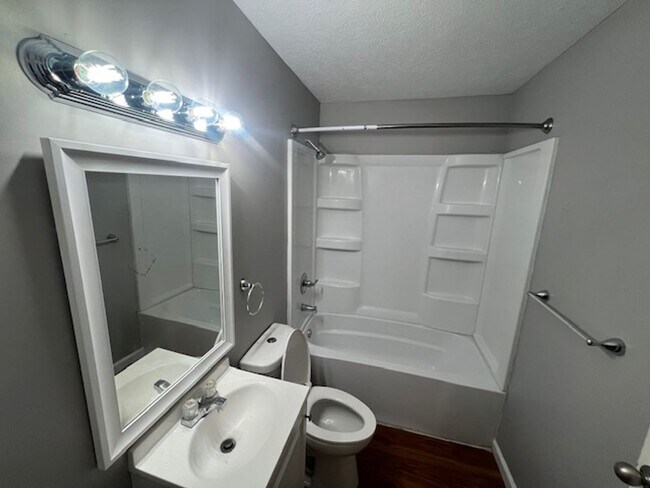 Building Photo - A Great 3BD/1BA Single Family Home!
