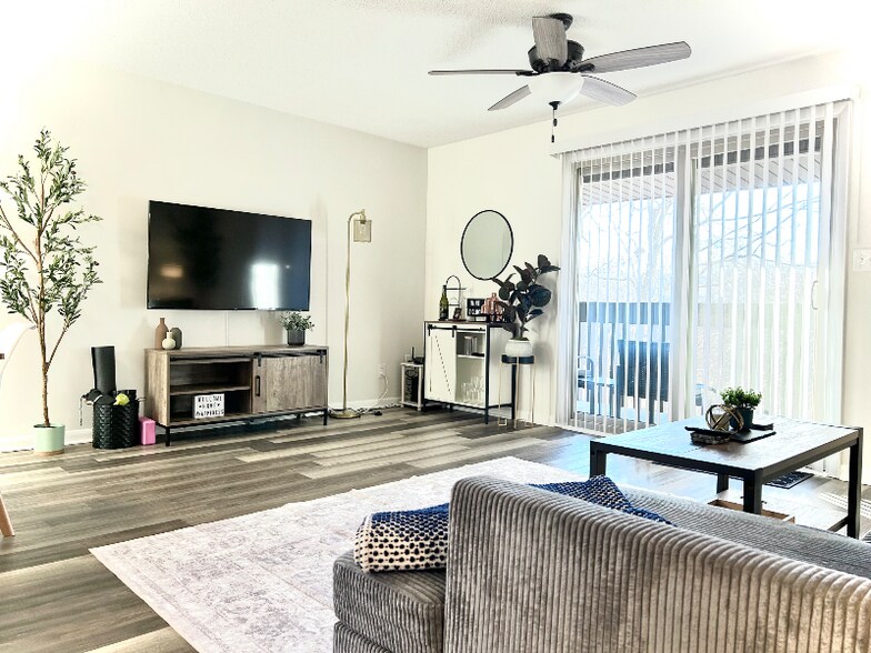 Building Photo - 174 Turnwood Ln