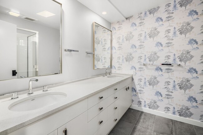 Building Photo - 4148 Boulevard Pl