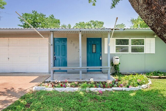 Building Photo - Quaint 3 Bedroom, 2 Bath Home in Cedar Park