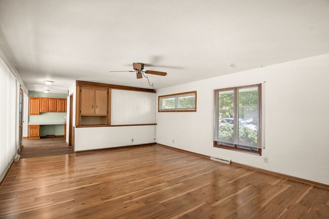 Building Photo - 431 Parkside Dr