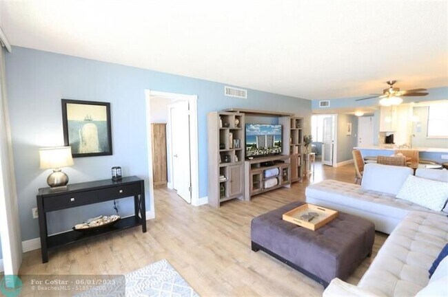 Building Photo - 9940 S Ocean Dr
