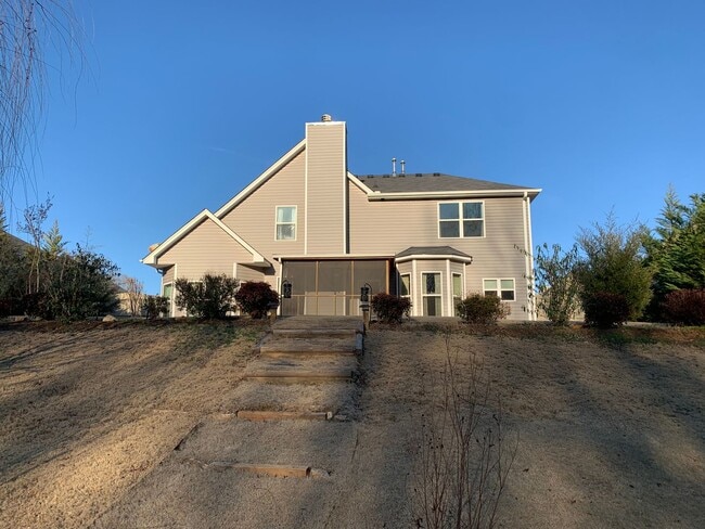Building Photo - 549 W Holloway Dr
