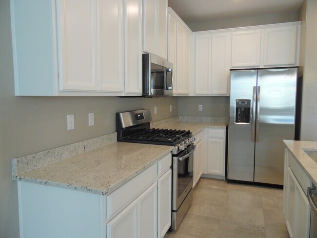 Building Photo - Mountains Edge Townhome