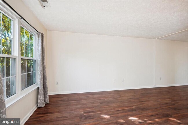 Building Photo - 6101 Hoskins Hollow Cir
