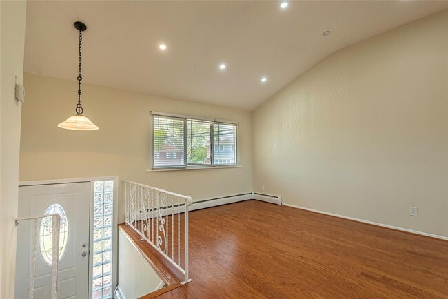 Building Photo - 2515 S Seamans Neck Rd