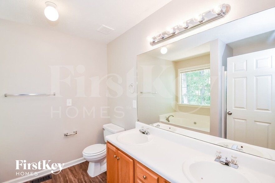 Building Photo - 414 Princeton Dr