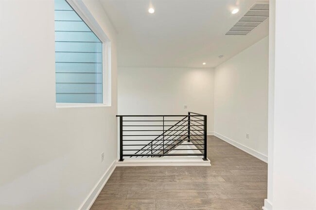 Building Photo - 7008 Boyle Dr