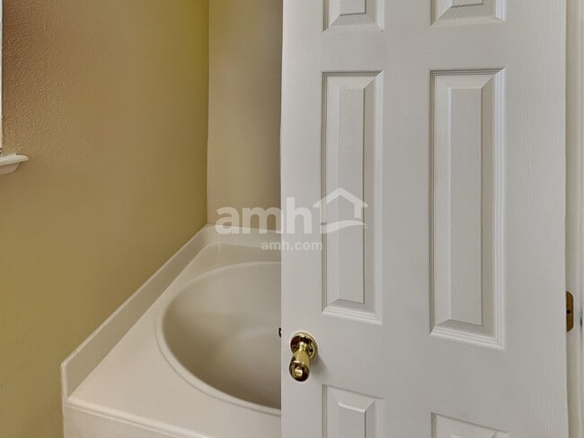 Building Photo - 7491 Volley Dr N