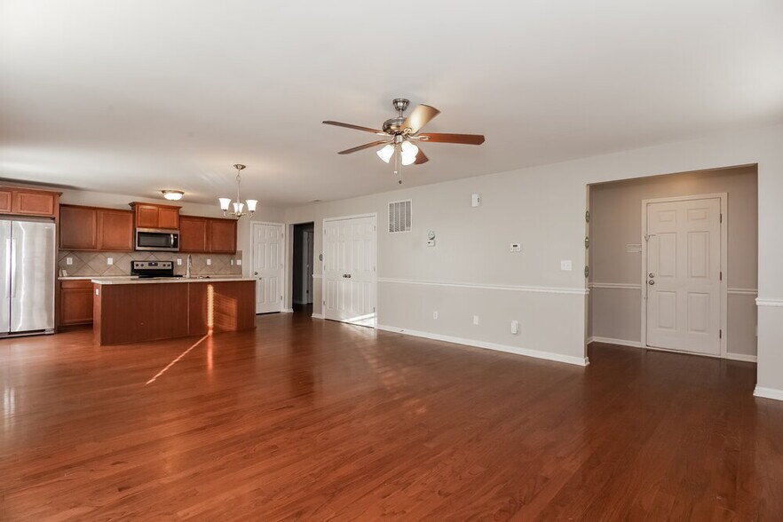 Building Photo - 1005 Joselynn Drive