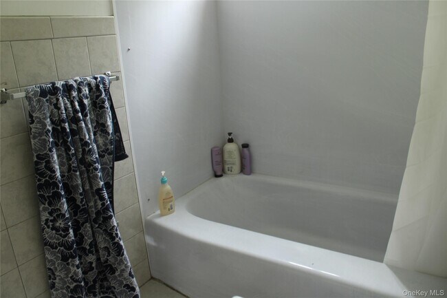 Building Photo - 8 Fishkill Glen Dr