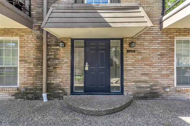 Building Photo - 7906 Royal Ln