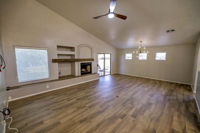 Building Photo - Smart East Side 3 Bedroom Home with EV cha...