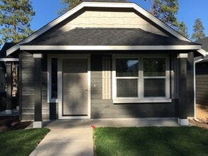 Building Photo - 608 N Trinity Way