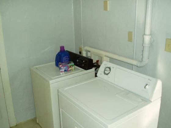 Building Photo - 825 Harris Ave