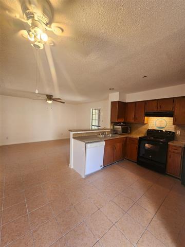 Building Photo - 506 E Denton Dr
