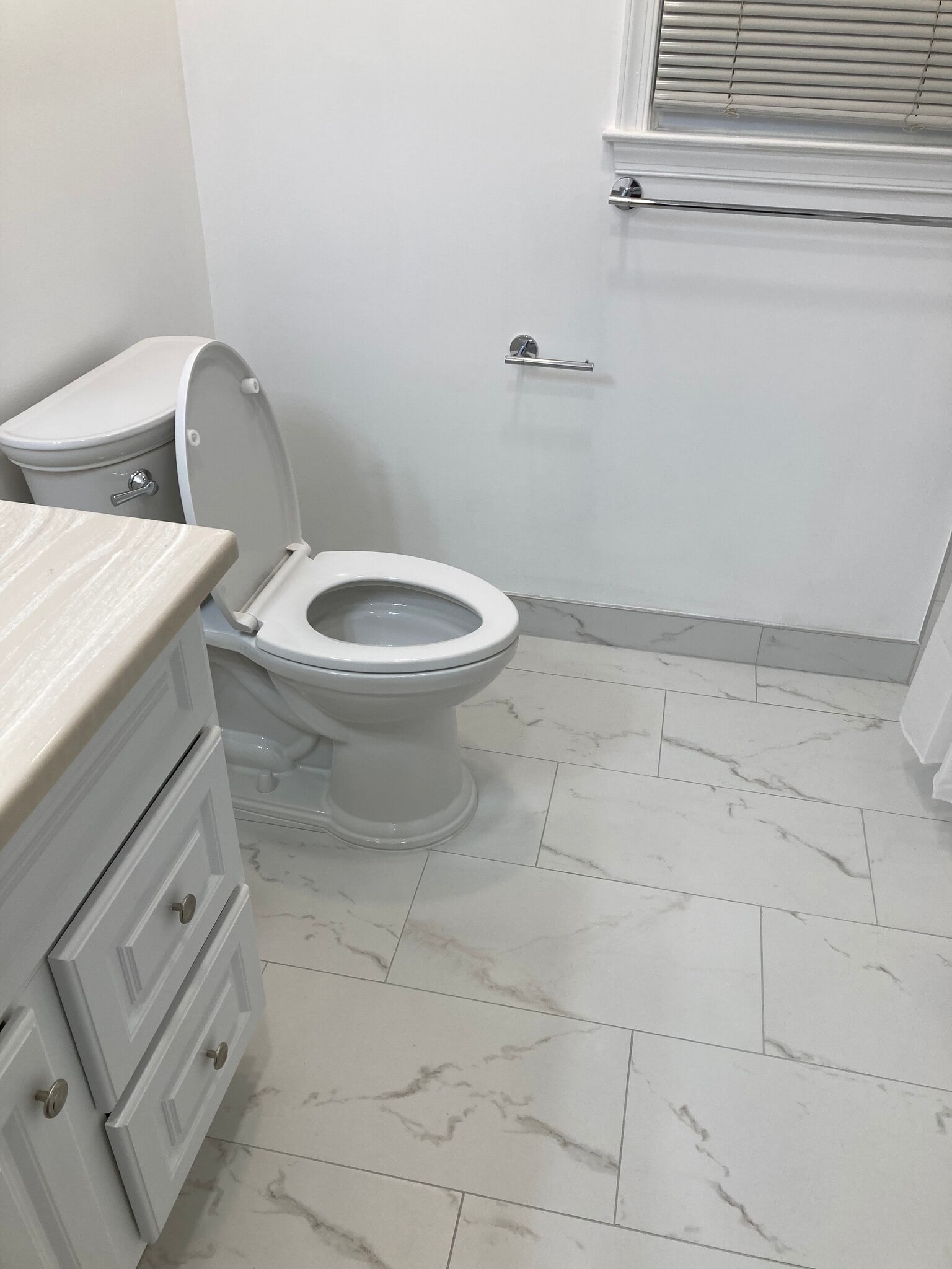 Guest Bathroom - 1124 Van Arsdale Dr