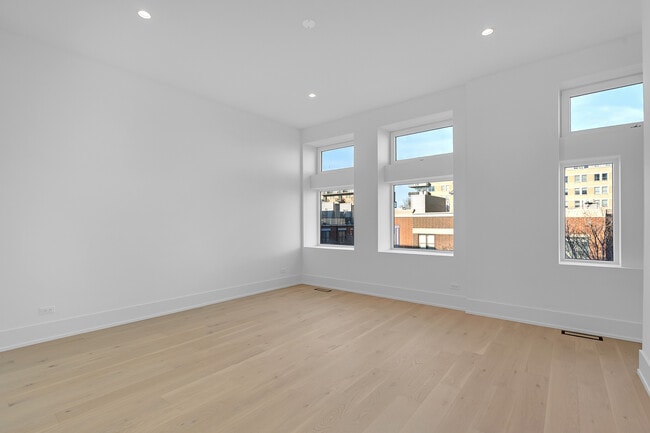 Building Photo - 505 W Elm St