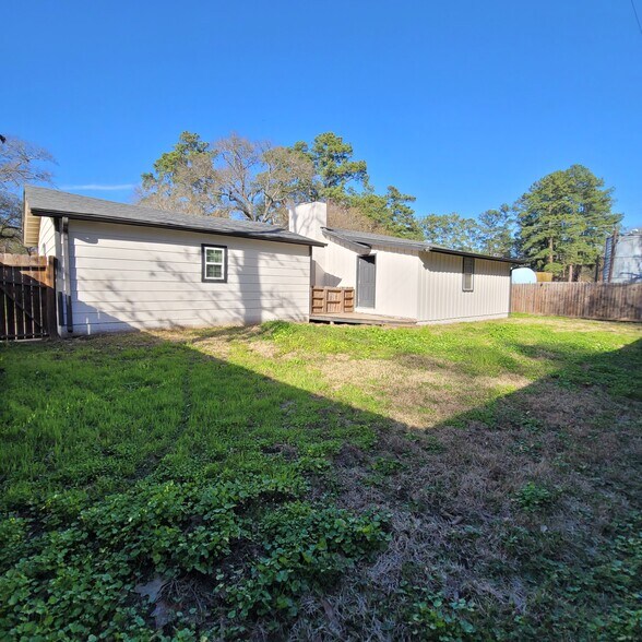 Building Photo - 26445 Lazy Ln