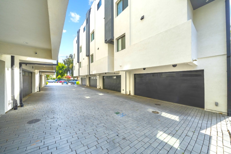 Building Photo - 497 N St Andrews Pl