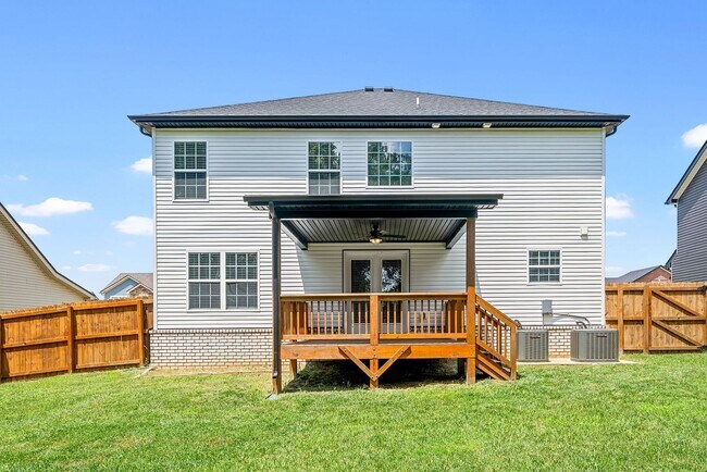 Building Photo - Pet Friendly Five Bedroom!