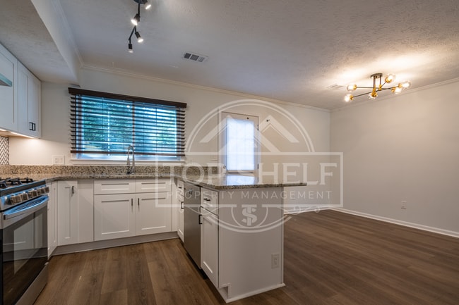 Building Photo - 1330 Kennesaw Trace Ct