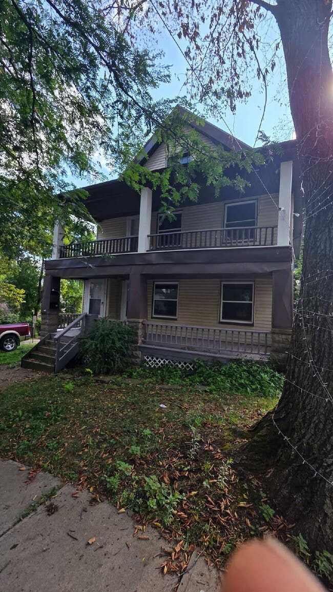 Building Photo - "2-Bedroom with Air Conditioning!"