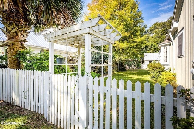 Building Photo - 145 St Francis St