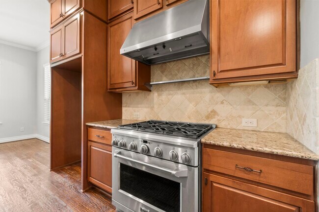 Building Photo - 161 Riverbend Way