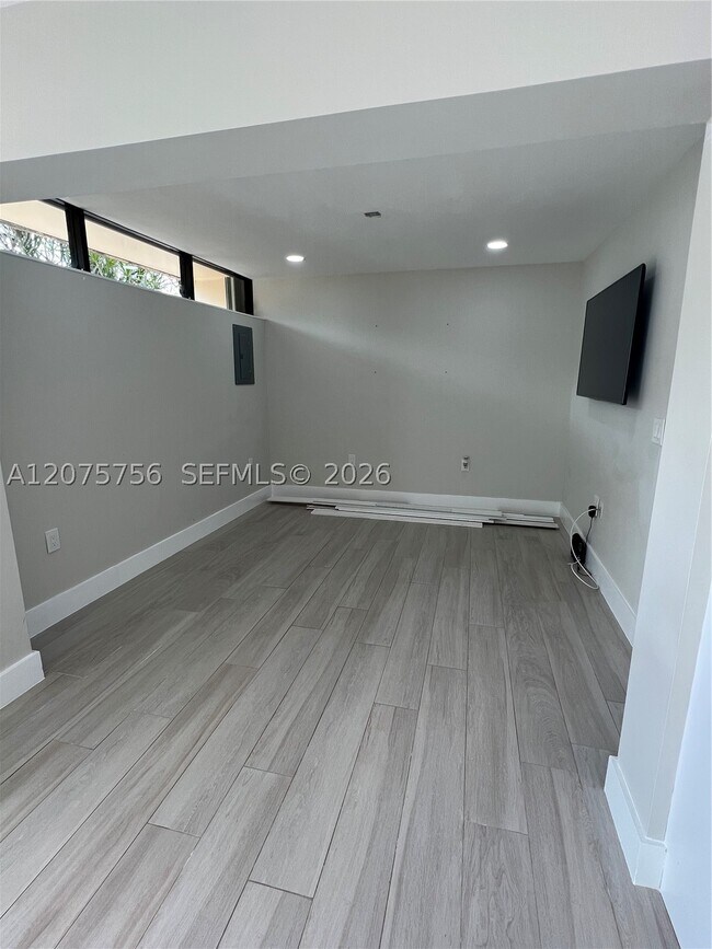 Building Photo - 15012 Royal Palm Ave