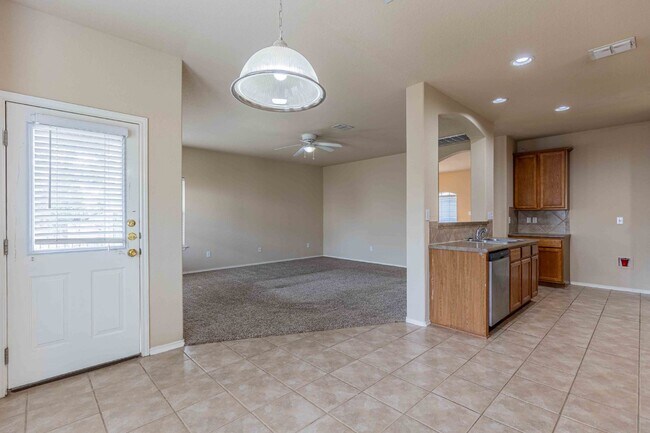 Building Photo - 906 Ashbury Bluff