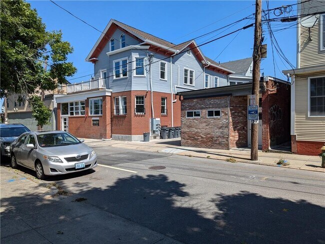 Building Photo - 56 Sutton St