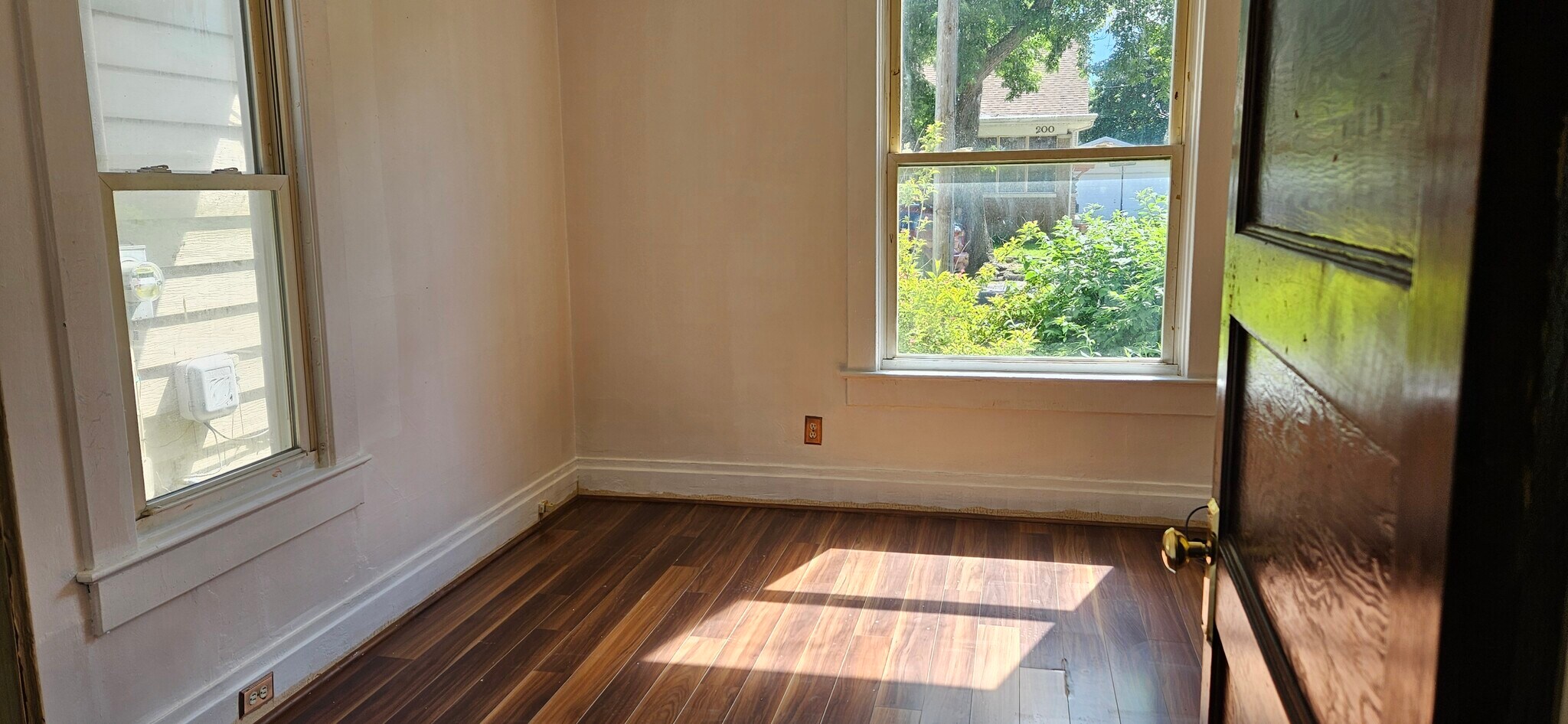 Building Photo - 129 N Bergan Ave