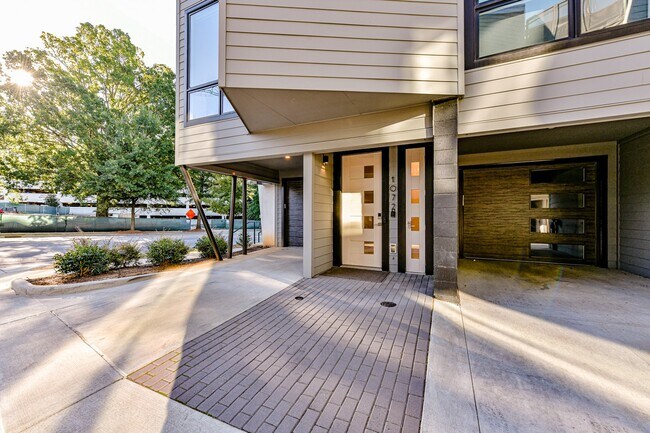 Building Photo - 1072 Kenilworth Ave