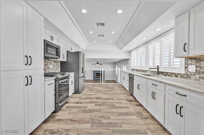 Building Photo - 8720 Pavia Dr