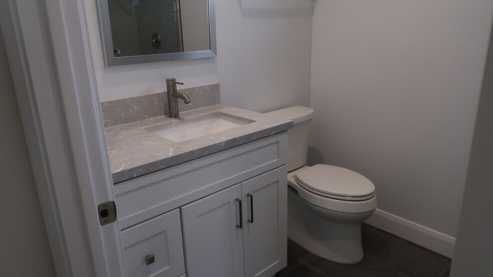 Room 1 Bathroom - 441 S Main St