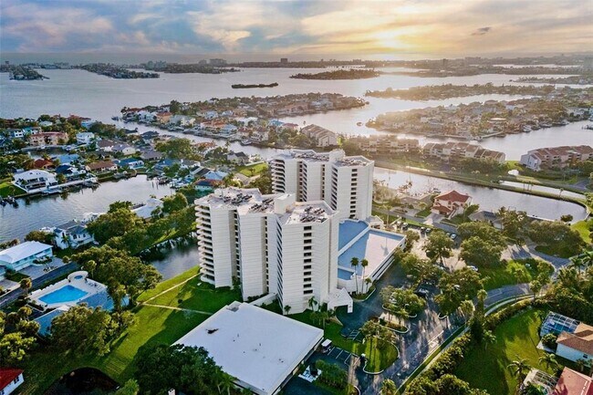 Building Photo - 5950 Pelican Bay Plaza S