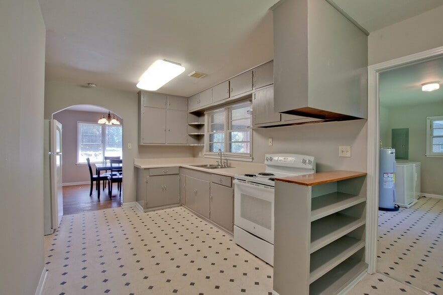Spacious Kitchen with lots of cabinet space - 705 Jordan Ln NW