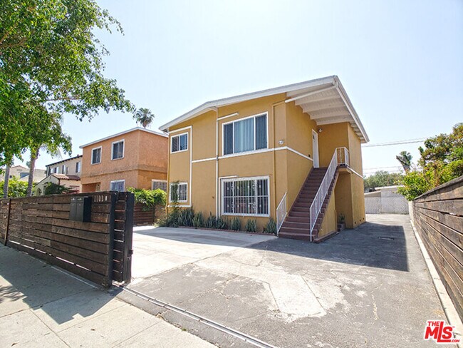 Building Photo - 1109 S Serrano Ave