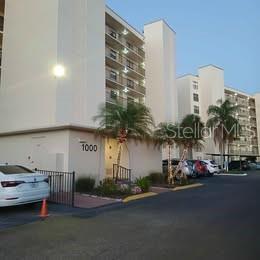 Building Photo - 1000 Cove Cay Dr