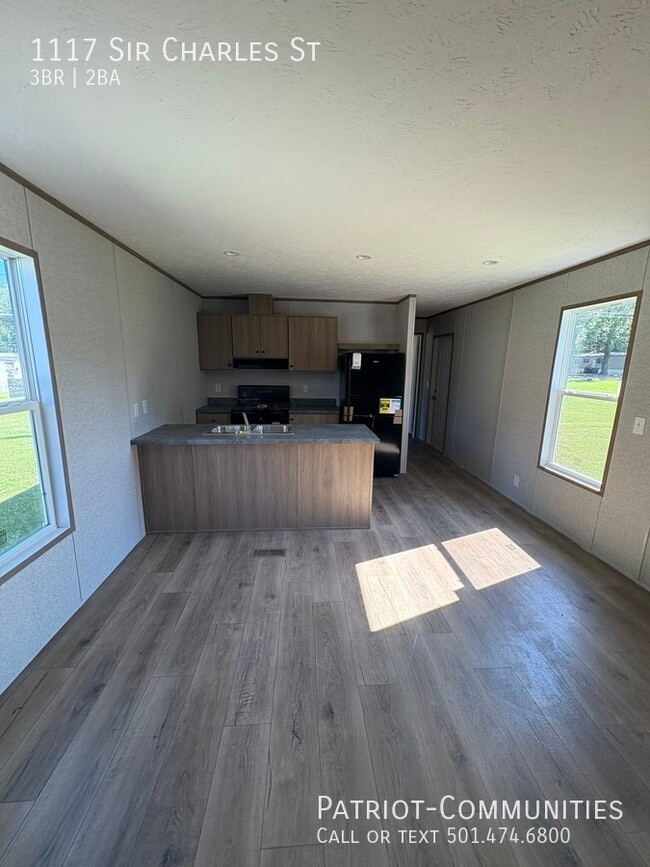 Building Photo - 1117 Sir Charles St