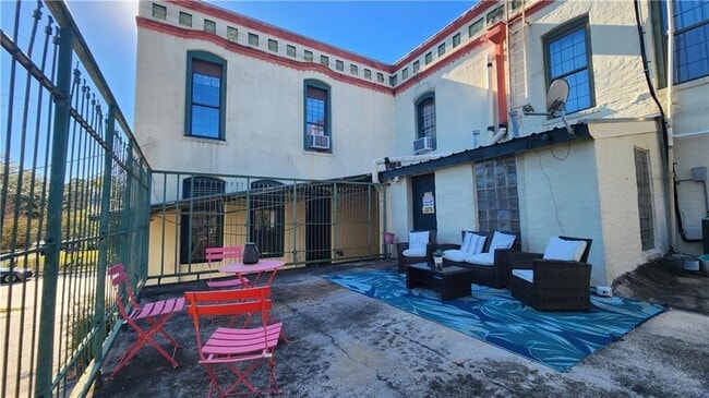 Building Photo - 2594 Front St